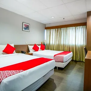 Oyo 106 Beach Hotel